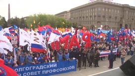 Для волгоградских демонстрантов спели солисты филармонии