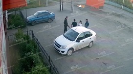 Битой по голове: жестокое избиение знакомого из-за ревности в Башкирии попало на видео