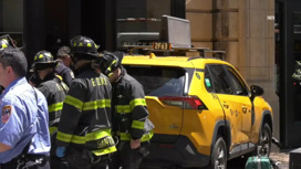 Таксист в Нью-Йорке въехал в толпу прохожих