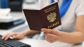 Более 800 тысяч человек обратились за российскими паспортами