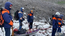 Пострадавшего при спуске с Казбека альпиниста из Челябинска доставили на равнину