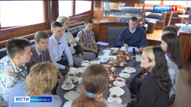 На яхте с губернатором: новая традиция для лучших выпускников Хабаровского края