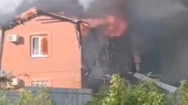 В Таганроге в результате падения беспилотника сгорел жилой дом
