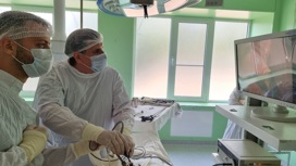 В Краснодаре хирурги удалили пациентке желчный пузырь через пупок