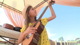Юная ивдельчанка по онлайн-урокам научилась играть на укулеле и стала лауреатом музыкального фестиваля