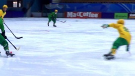 Игроки архангельской хоккейной команды «Водник» впервые в новом сезоне вышли на большой лёд