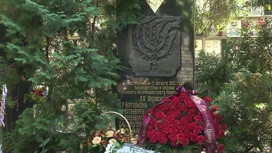 К мемориалу на Донском кладбище возложили цветы