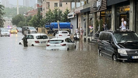 В турецких СМИ и соцсетях появились кадры последствий урагана в Анкаре