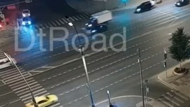 Три человека пострадали в аварии с Mercedes в Москве