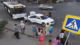 Бита против троллейбуса: полиция Волгограда разбирается в дорожном конфликте