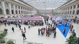 Более 300 издательств объединила книжная ярмарка в Москве