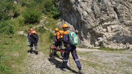 Спасатели эвакуируют с горы Казбек альпиниста, почувствовавшего недомогание во время спуска