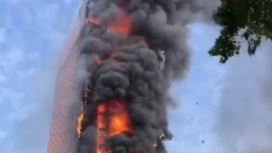 Мощный пожар произошел в здании китайского телеком-оператора