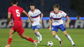 Российские футболисты одержали волевую победу над киргизами