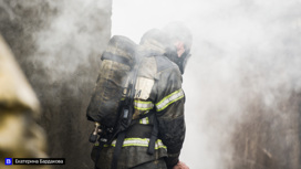 Четырех человек спасли пожарные во время возгорания в двухэтажном доме в Томске