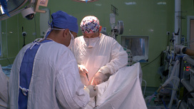 Известный торакальный хирург провёл мастер-класс для астраханских врачей