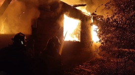 На крупном пожаре в Александровском районе погиб 47-летний мужчина