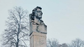 В Днепре демонтируют памятники Пушкину, Ломоносову, Горькому