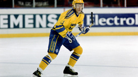 Умер знаменитый шведский хоккеист Берье Сальминг