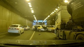 Массовая авария в Лефортовском тоннеле попала на видео