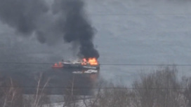 Женщину спасли с борта загоревшегося судна на Москве-реке
