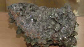 Редкие экспонаты минералов представили в Музее горного университета