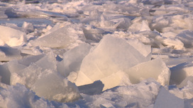 Скованные льдом: жители станицы Волгоградской области не могут переправиться через Дон