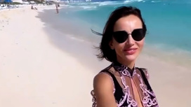 Анфиса Чехова запечатлела возлюбленного на пляже в Мексике