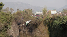 В Непале на месте крушения самолета начался разбор обломков