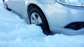 Пять советов, как выбраться на машине из глубокого снега