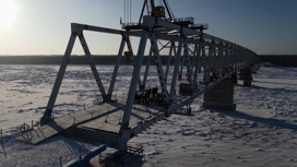 Строители завершили монтаж последнего пролета самого северного моста на Енисее