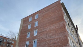 В Челябинске провели ремонт в аварийном общежитии, у которого разваливалась стена