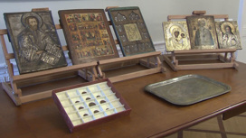 Ценные экспонаты, изъятые на таможне в Петербурге, передали в музей-заповедник "Гатчина"