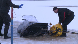 Трагедия в Псковском районе. Под лёд на реке провалились рыбаки на снегоходе