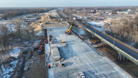 В Волгоградской области в круглосуточном режиме строят крупнейший дорожный объект