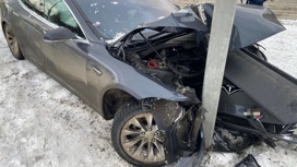 Авария с участием Tesla в Москве попала на видео