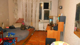 Пьяный житель Красноярского края чуть не выбросил дочь с пятого этажа