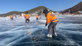 Первая в России команда по хоккею для тотально незрячих гостит в Иркутской области