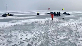 Как на Сахалине спасли рыбаков, попавших в западню на льдине