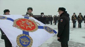 Командующий Балтийским флотом Виктор Лиина вручил знамя нового образца истребительному полку морской авиации