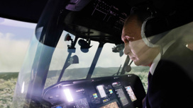 Владимир Путин "полетал" на тренажере вертолета Ми-171