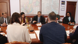 Губернатор Игорь Кобзев и чрезвычайный и полномочный посол Индии в России Паван Капур встретились в Иркутске