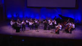 Грандиозным концертом в Малом зале филармонии завершился фестиваль "Три поколения скрипки"