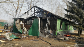 В сгоревшем жилом деревянном доме свободненские пожарные нашли труп девушки