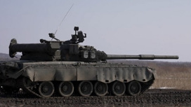 Контрольные стрельбы выполнили экипажи танков Т-80 Восточного округа в Хабаровском крае