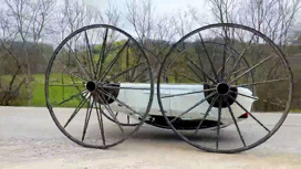 Американец превратил Tesla колесницу для поездок вверх ногами