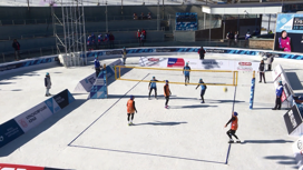 В Красноярске стартовал этап кубка России по волейболу на снегу
