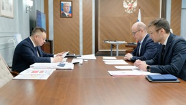 Глава Удмуртии Александр Бречалов встретился с главой Минстроя России