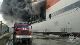 Под Екатеринбургом локализовали пожар в здании научно-производственного комплекса