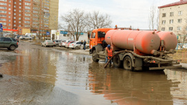 Тюменские спецслужбы круглосуточно устраняют последствия таяния снега